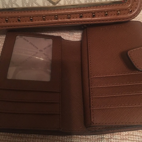 100% Authentic Michael kor studded shoulder bag - Picture 4 of 5